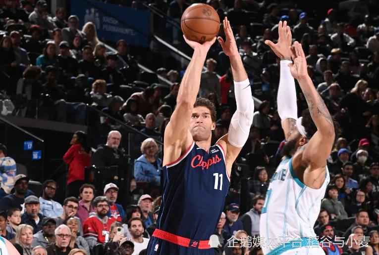 杏彩体育官方网站-长痛不如短痛，快船就应该赶紧放弃这位偶尔奏效的内线老将？